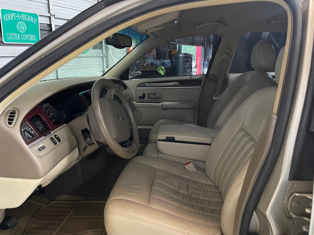 2005 LINCOLN TOWN CAR SIGNATURE