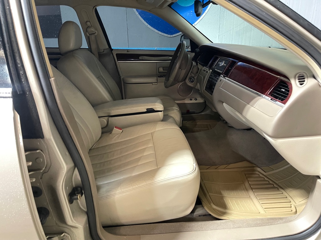 2005 LINCOLN TOWN CAR SIGNATURE