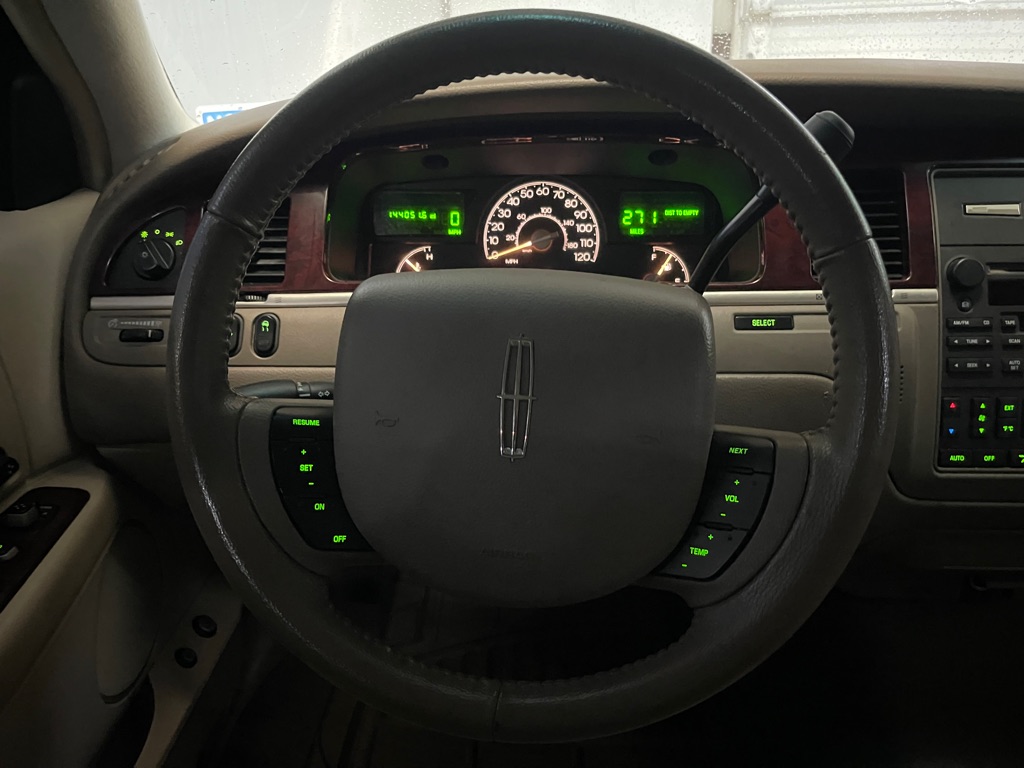 2005 LINCOLN TOWN CAR SIGNATURE