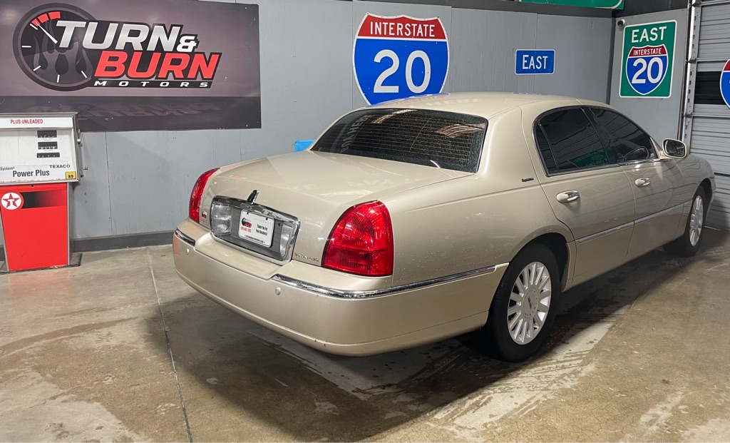 2005 LINCOLN TOWN CAR SIGNATURE