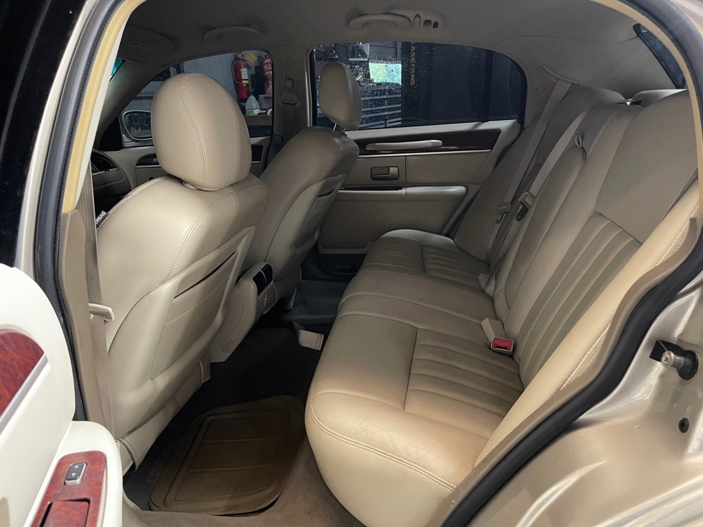 2005 LINCOLN TOWN CAR SIGNATURE