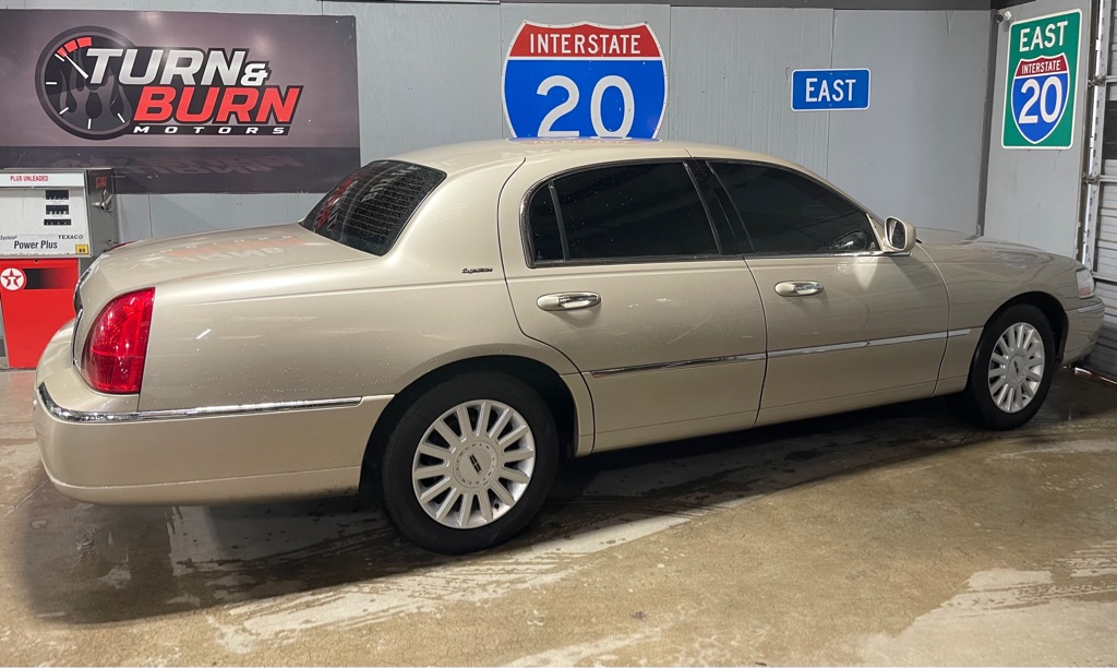 2005 LINCOLN TOWN CAR SIGNATURE