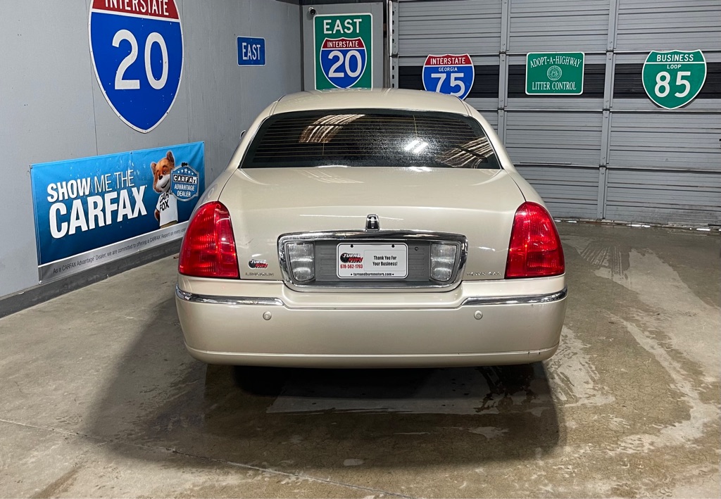 2005 LINCOLN TOWN CAR SIGNATURE