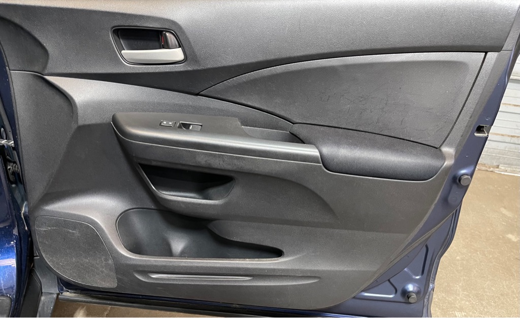 2015 Honda CR-V LX photo 16