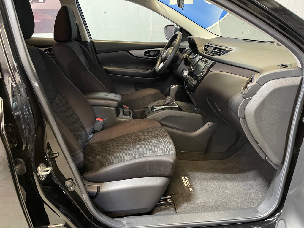 2020 Nissan Rogue Sport S photo 14