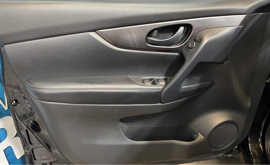 2020 Nissan Rogue Sport S photo 6