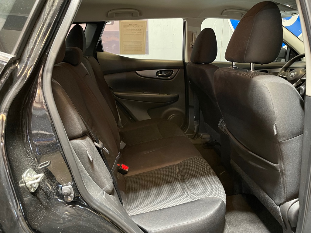 2020 Nissan Rogue Sport S photo 16