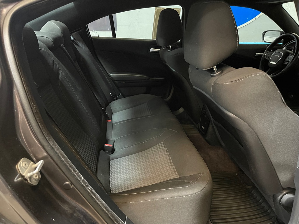 2017 Dodge Charger SXT photo 18