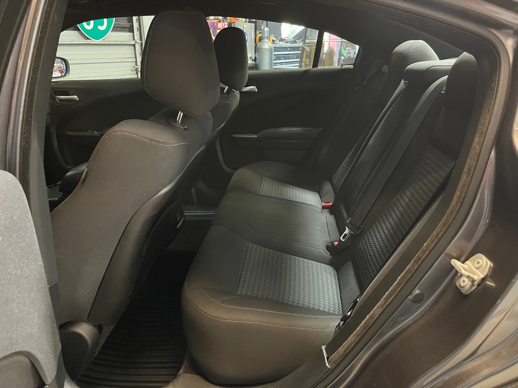 2017 Dodge Charger SXT photo 17