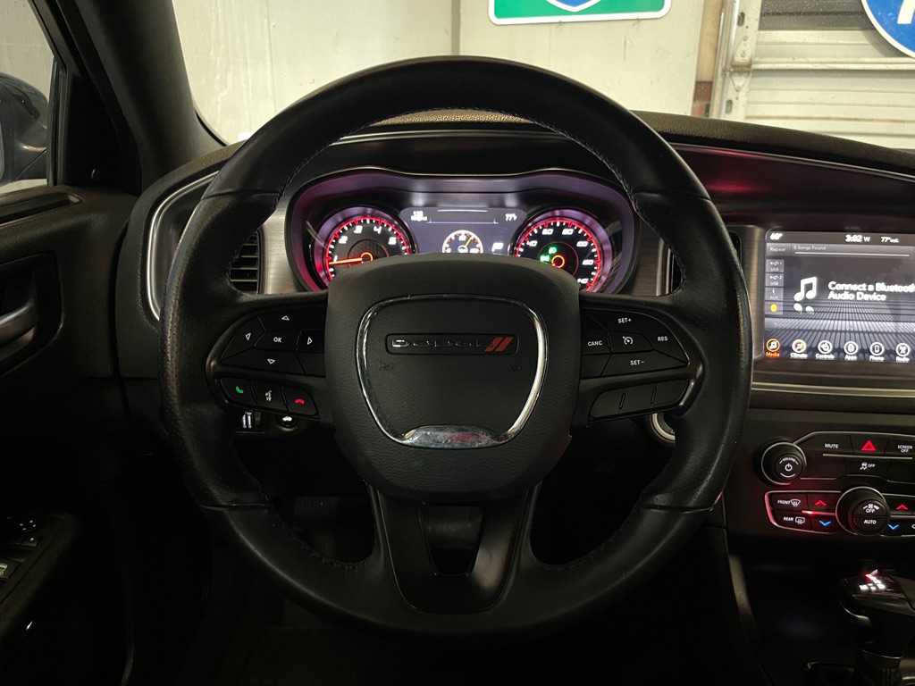 2017 Dodge Charger SXT photo 11