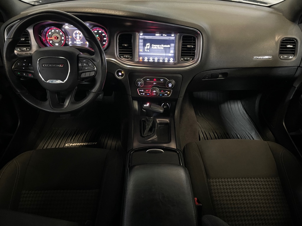 2017 Dodge Charger SXT photo 14