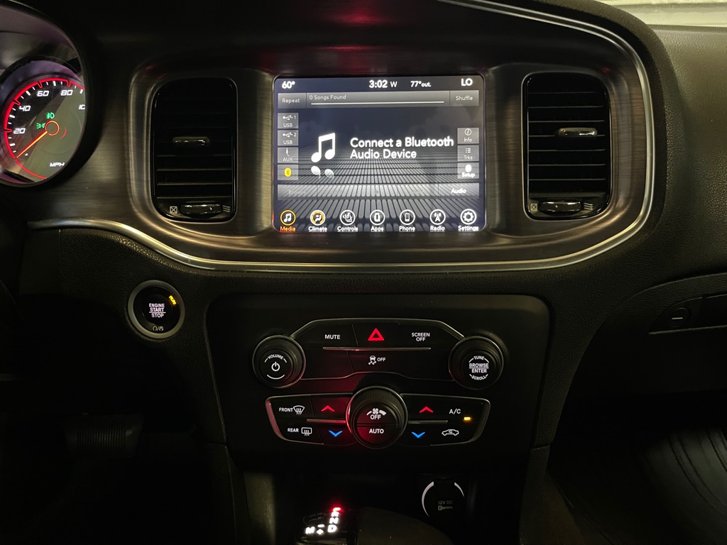 2017 Dodge Charger SXT photo 12