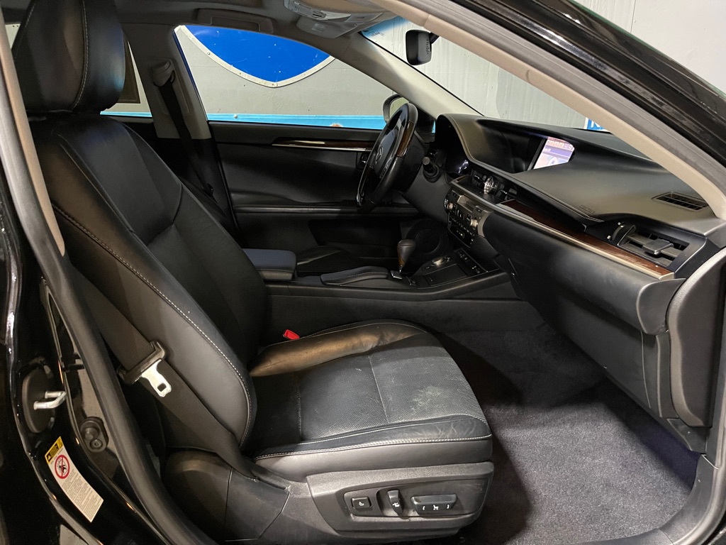 2014 Lexus ES 350 Base photo 14
