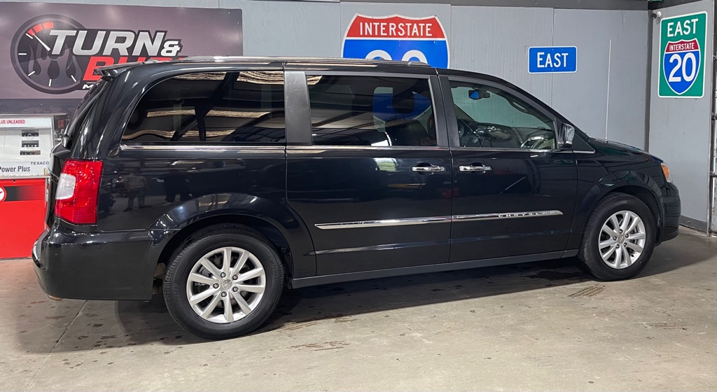 2016 CHRYSLER TOWN AND COUNTR LIMITED PLATINUM