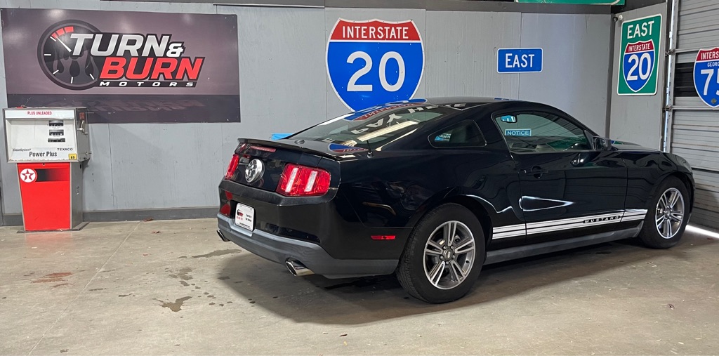 2011 FORD MUSTANG V6