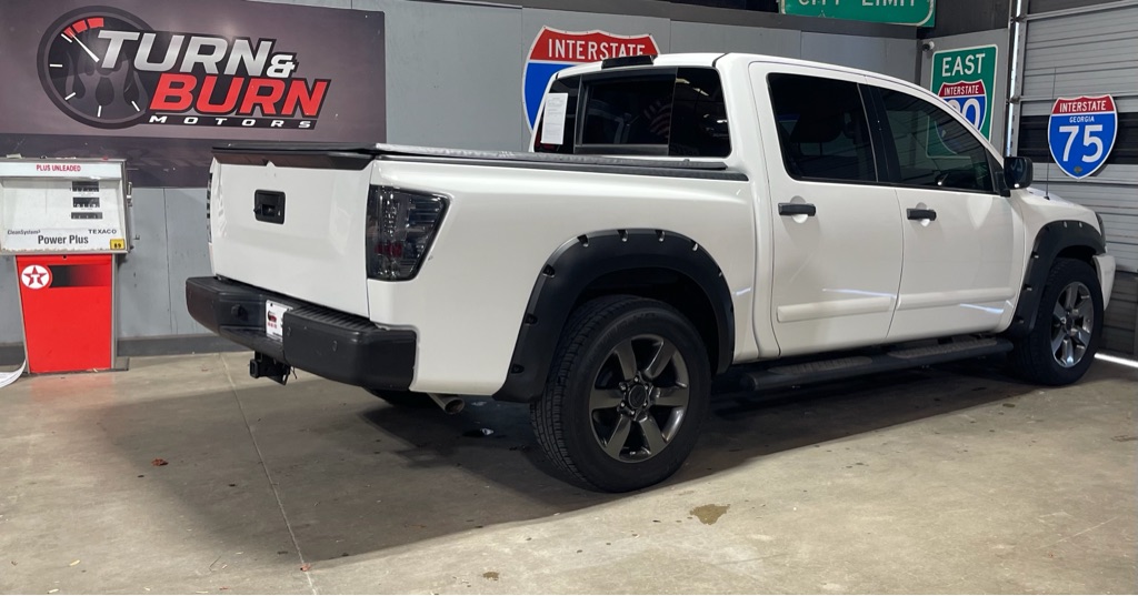 2015 NISSAN TITAN SV