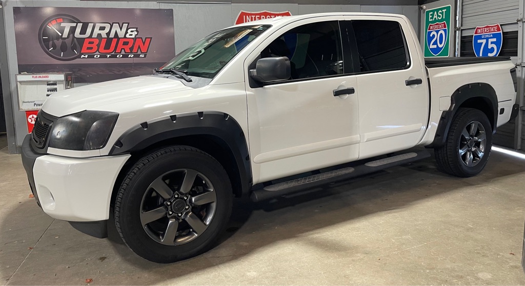 2015 NISSAN TITAN SV