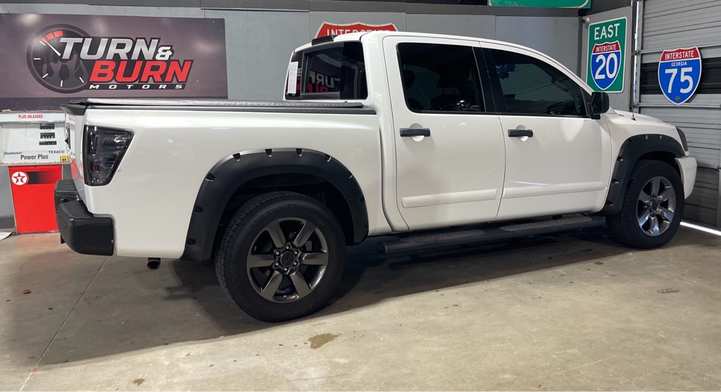 2015 NISSAN TITAN SV