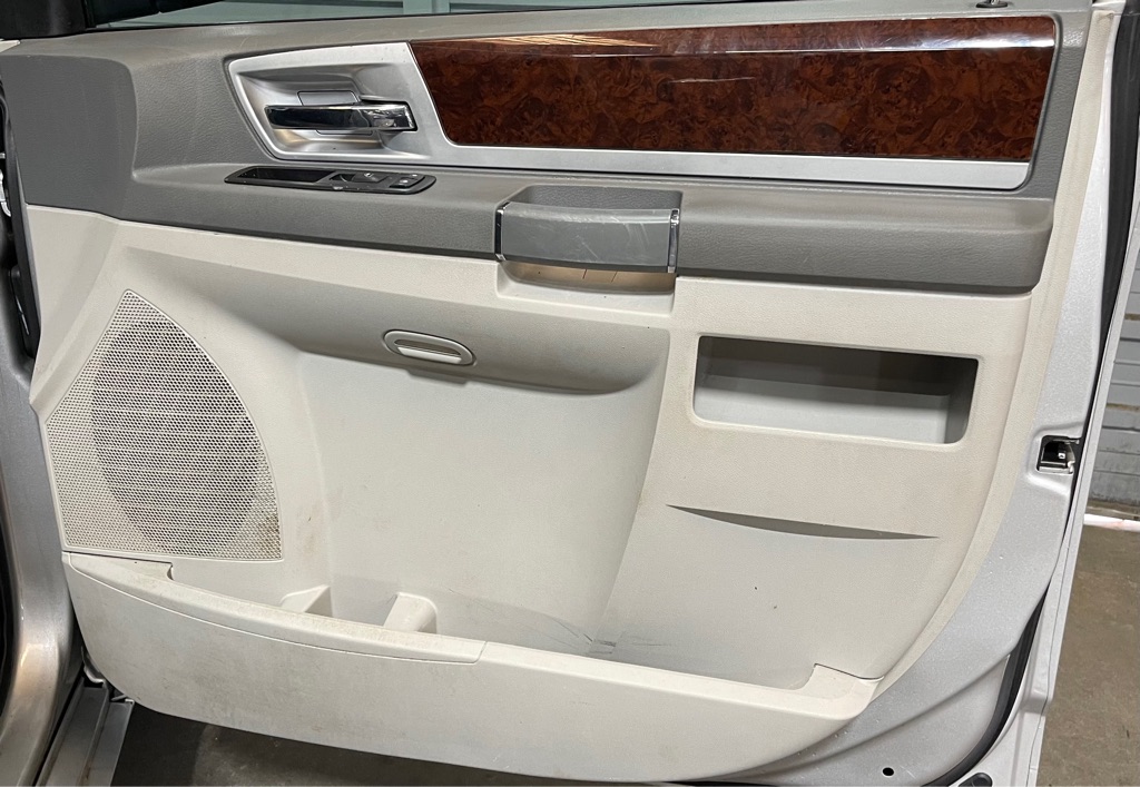 2009 Chrysler Town & Country Touring - Photo 15