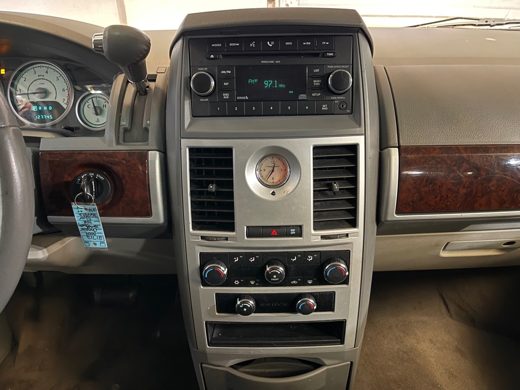 2009 Chrysler Town & Country Touring - Photo 13