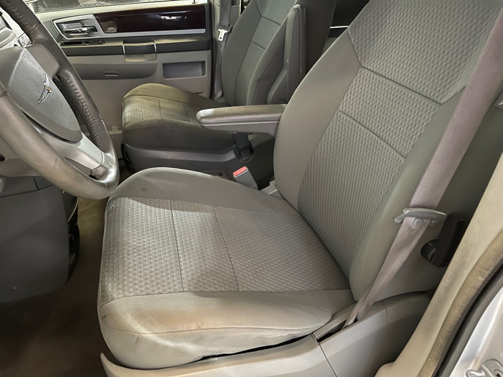 2009 Chrysler Town & Country Touring - Photo 10