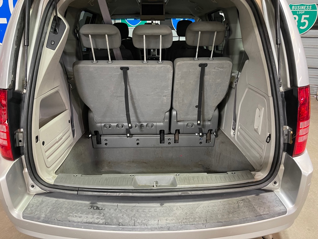 2009 Chrysler Town & Country Touring - Photo 7