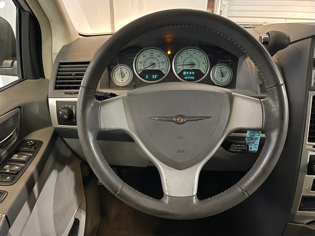 2009 Chrysler Town & Country Touring - Photo 12